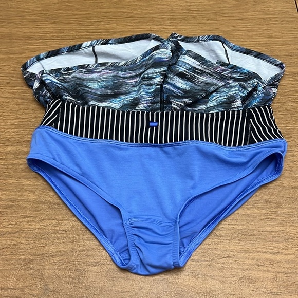 Lot of 2 Ivivva shorts size 14 with built in liner - Picture 6 of 10